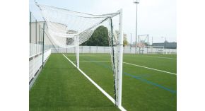 Système de relevage pour filet but de football